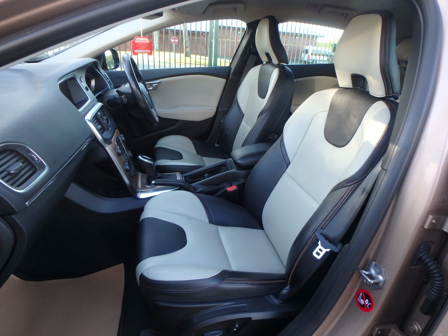 Used Volvo V40 Cross Country 2025 for sale - 76627112: Photo 14