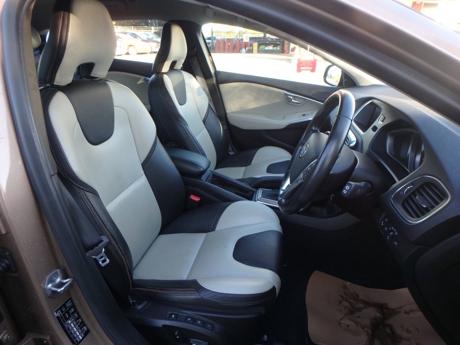 Used Volvo V40 Cross Country 2025 for sale - 76627112: Photo 15