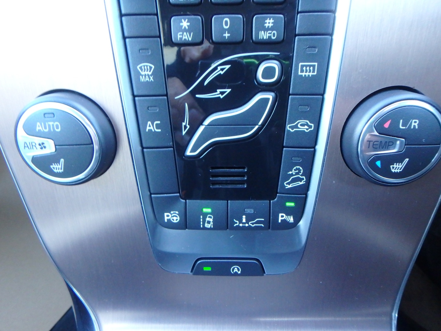 Used Volvo V40 Cross Country 2025 for sale - 76627112: Photo 20