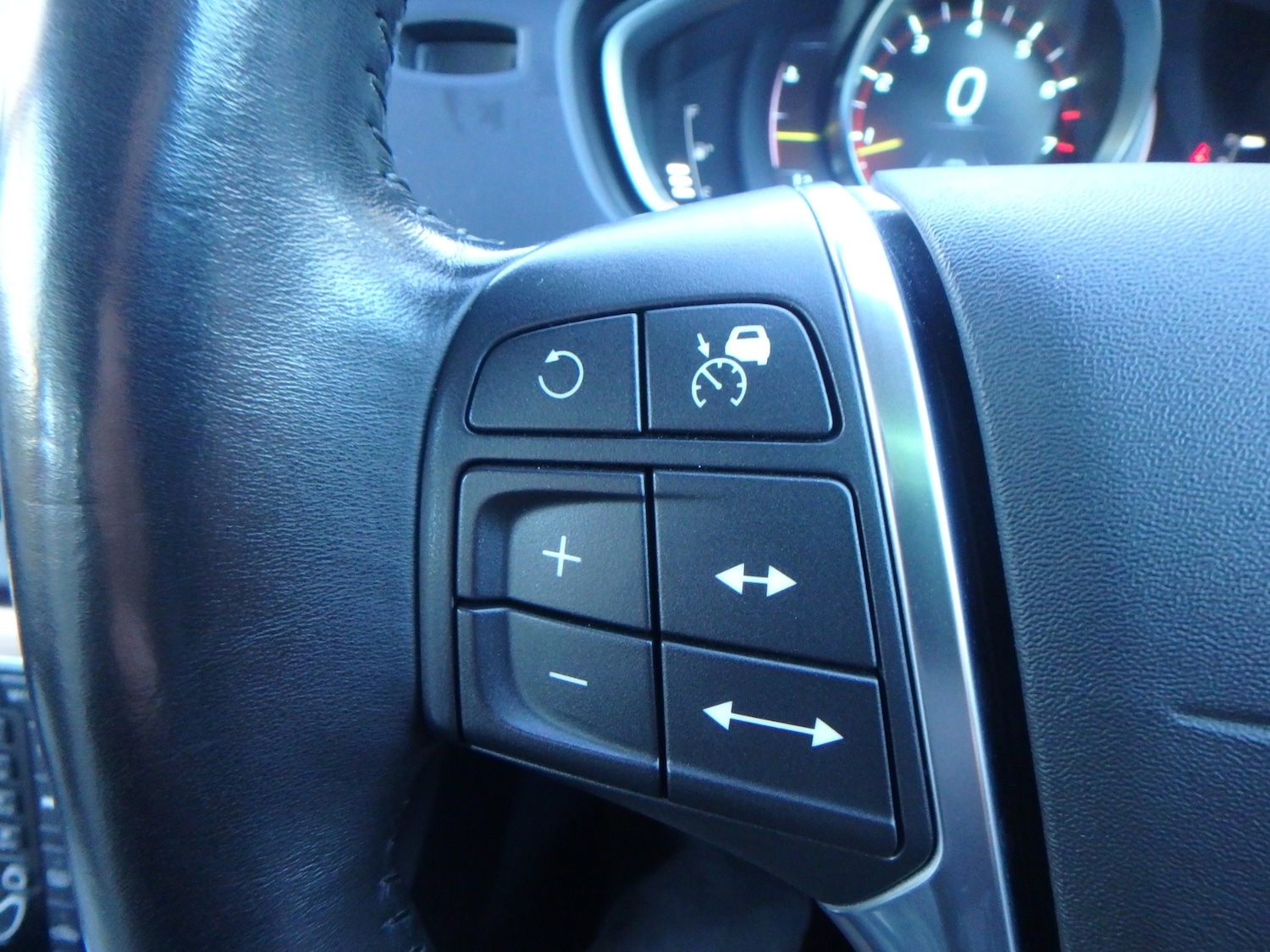 Used Volvo V40 Cross Country 2025 for sale - 76627112: Photo 22