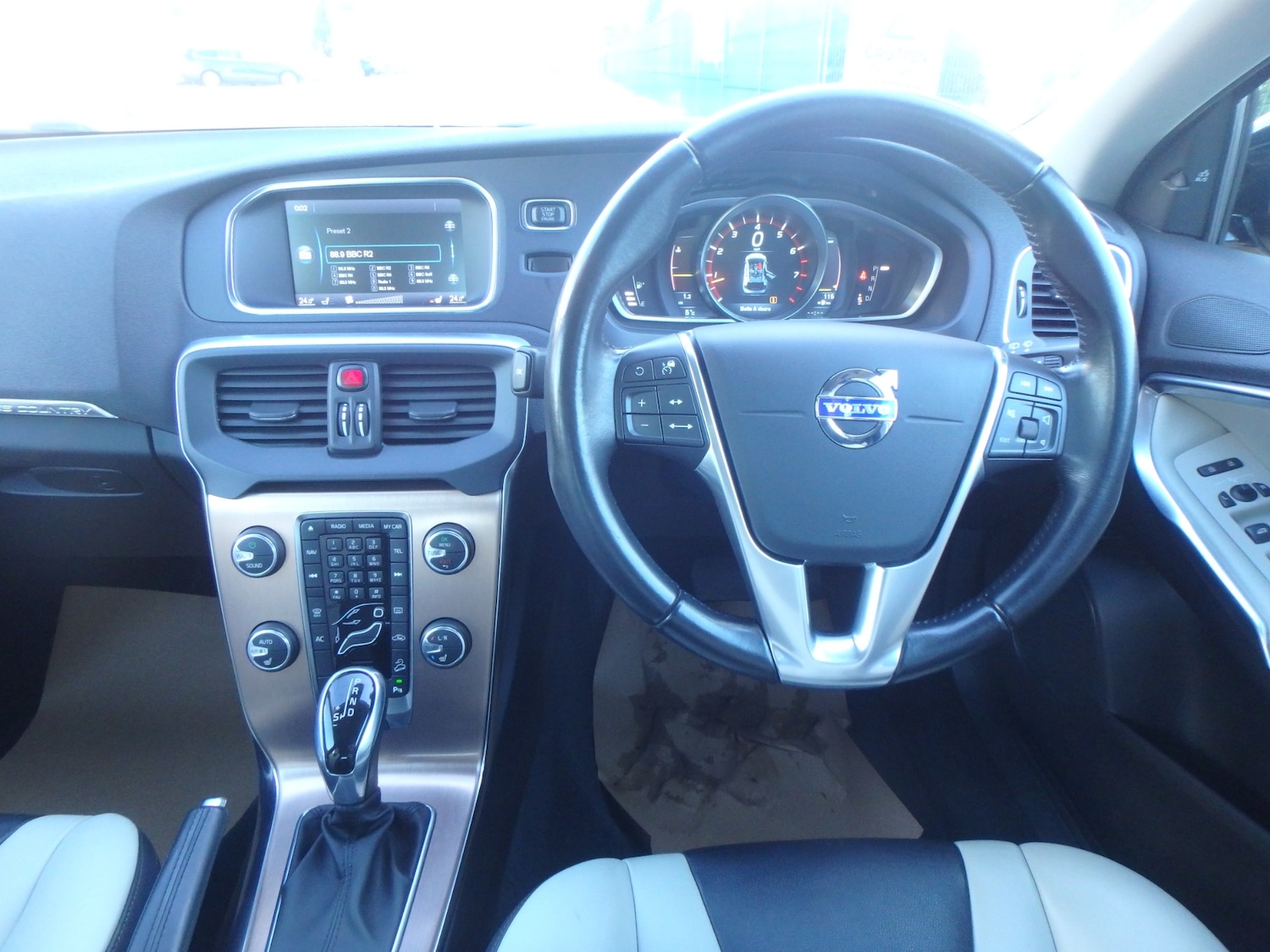 Used Volvo V40 Cross Country 2025 for sale - 76627112: Photo 25