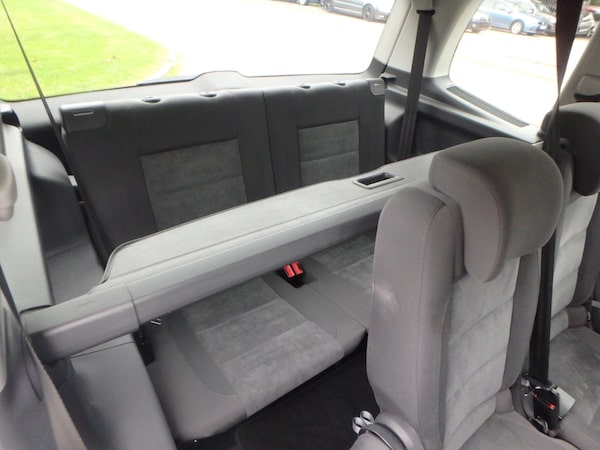 Used Volkswagen Touran 2011 for sale - 76288519: Photo 11