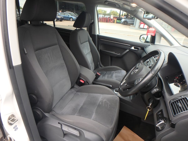 Used Volkswagen Touran 2011 for sale - 76288519: Photo 16