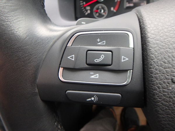 Used Volkswagen Touran 2011 for sale - 76288519: Photo 24
