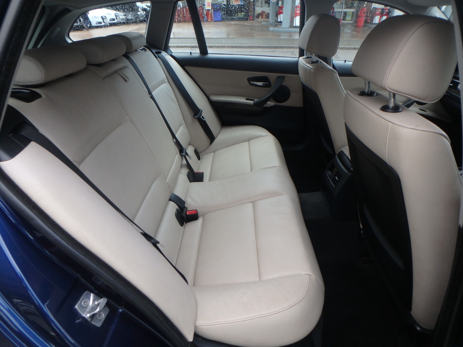 Used BMW 3 Series 2011 for sale - 77592430: Photo 12