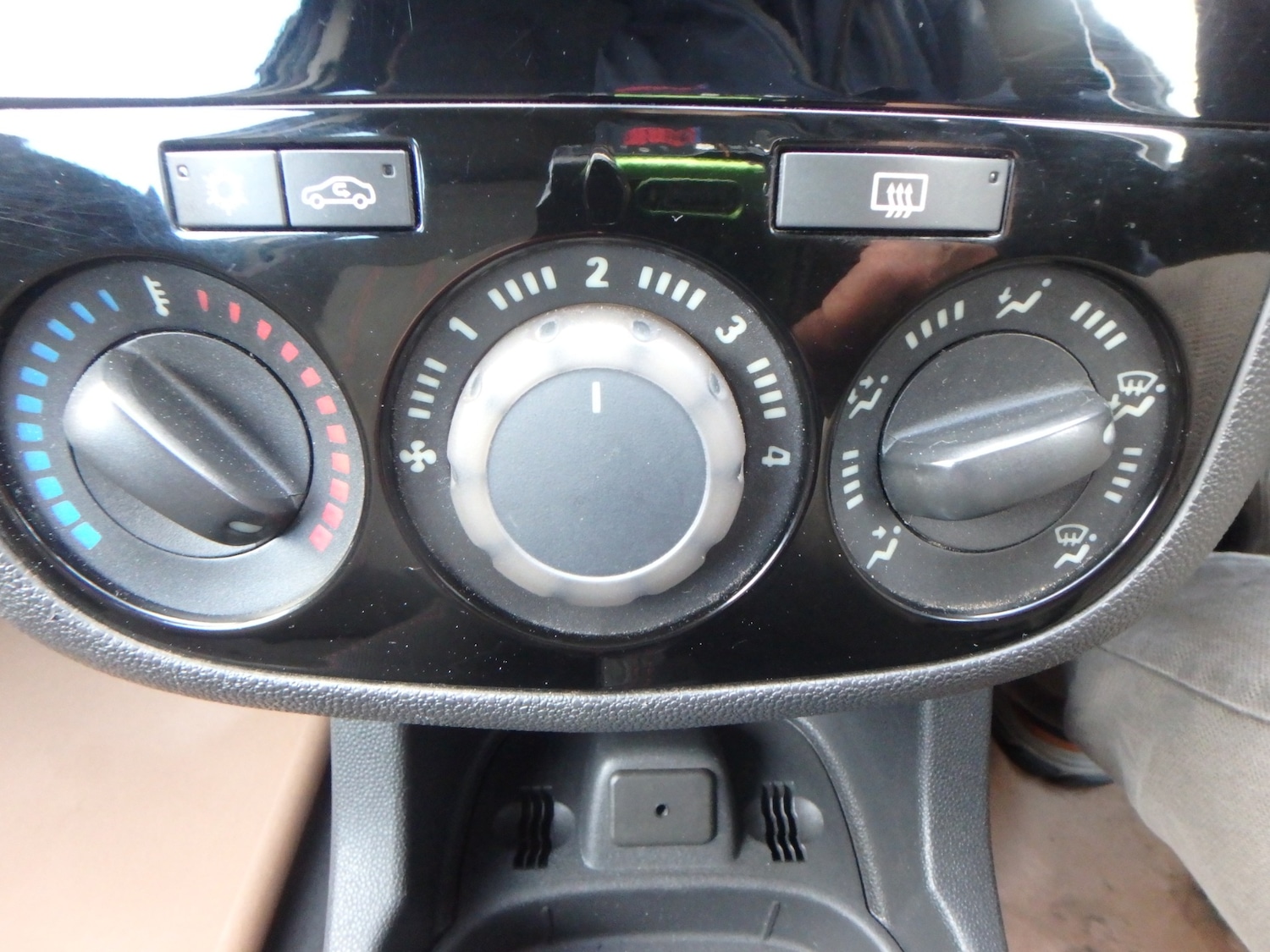 Used Vauxhall Corsa 2013 for sale - 76340035: Photo 20