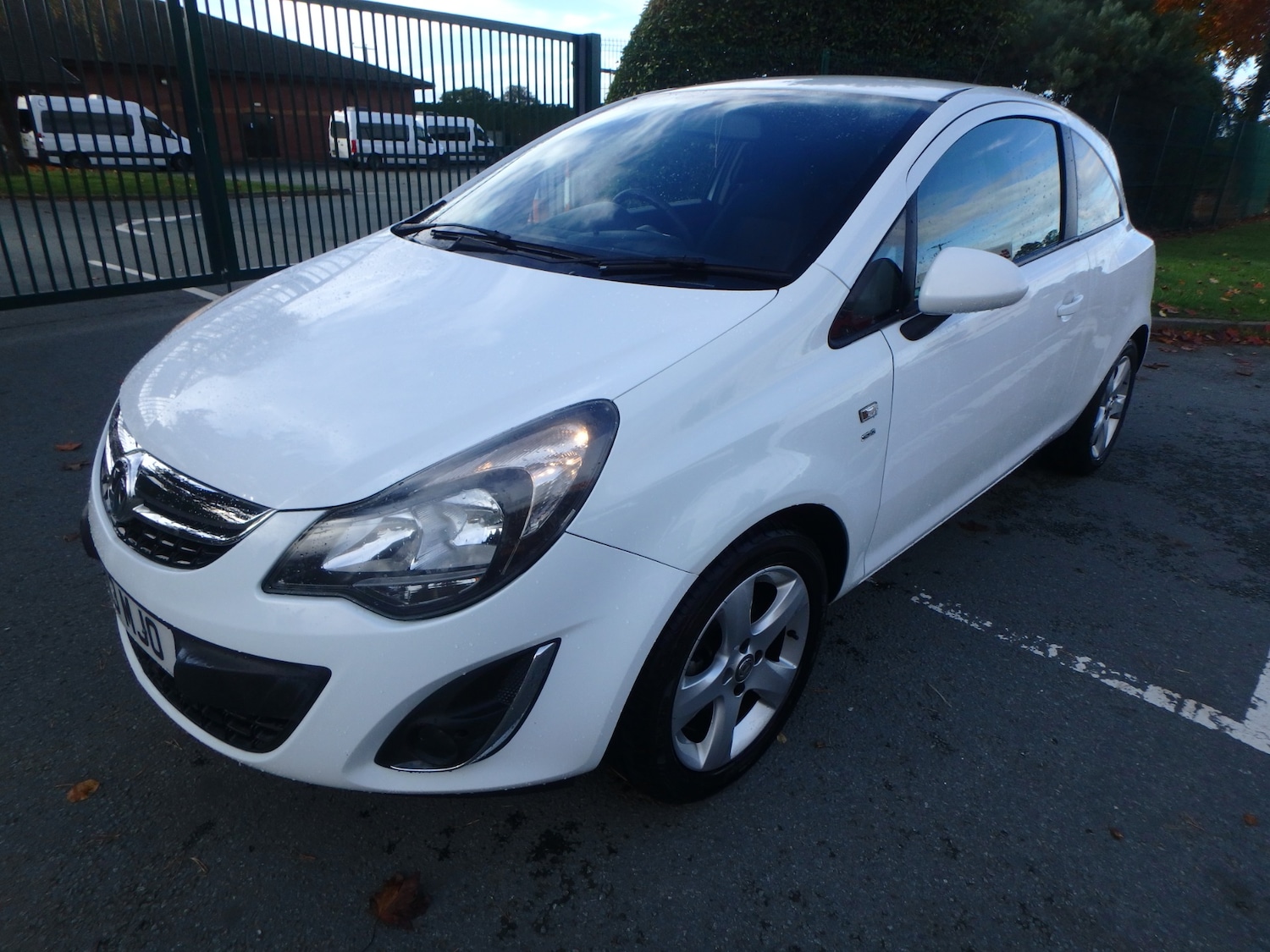 Used Vauxhall Corsa 2013 for sale - 76340035: Photo 3