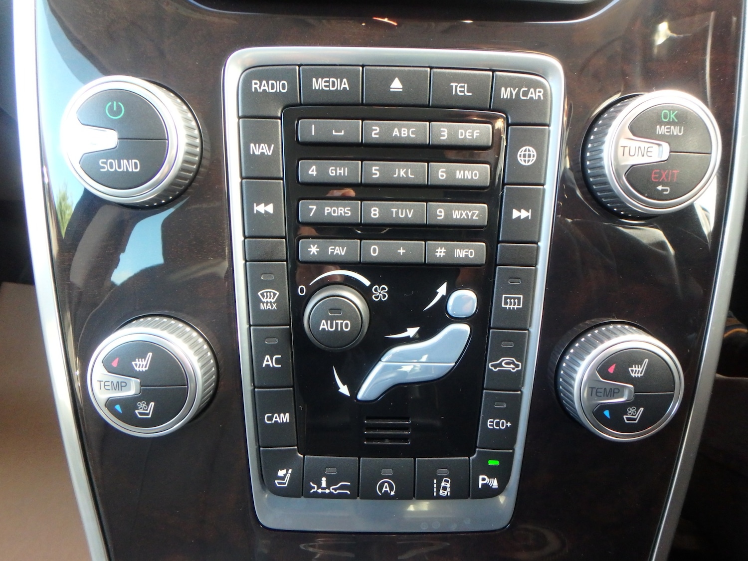 Used Volvo XC70 2015 for sale - 76577535: Photo 25