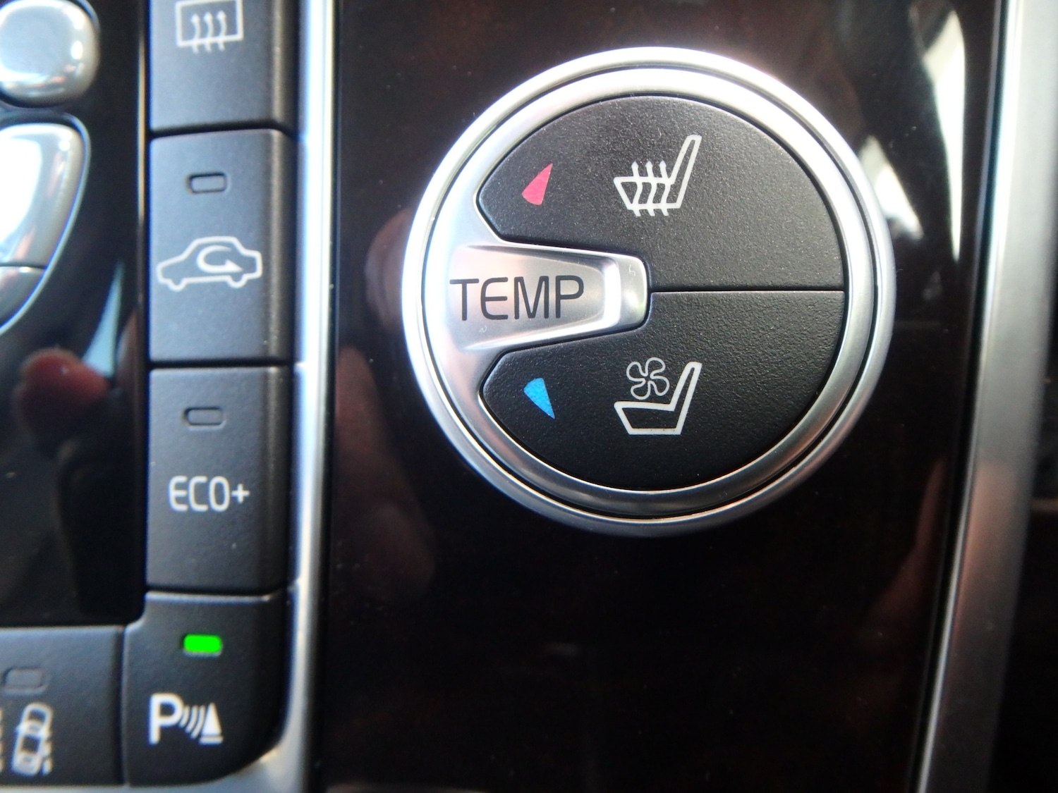 Used Volvo XC70 2015 for sale - 76577535: Photo 26