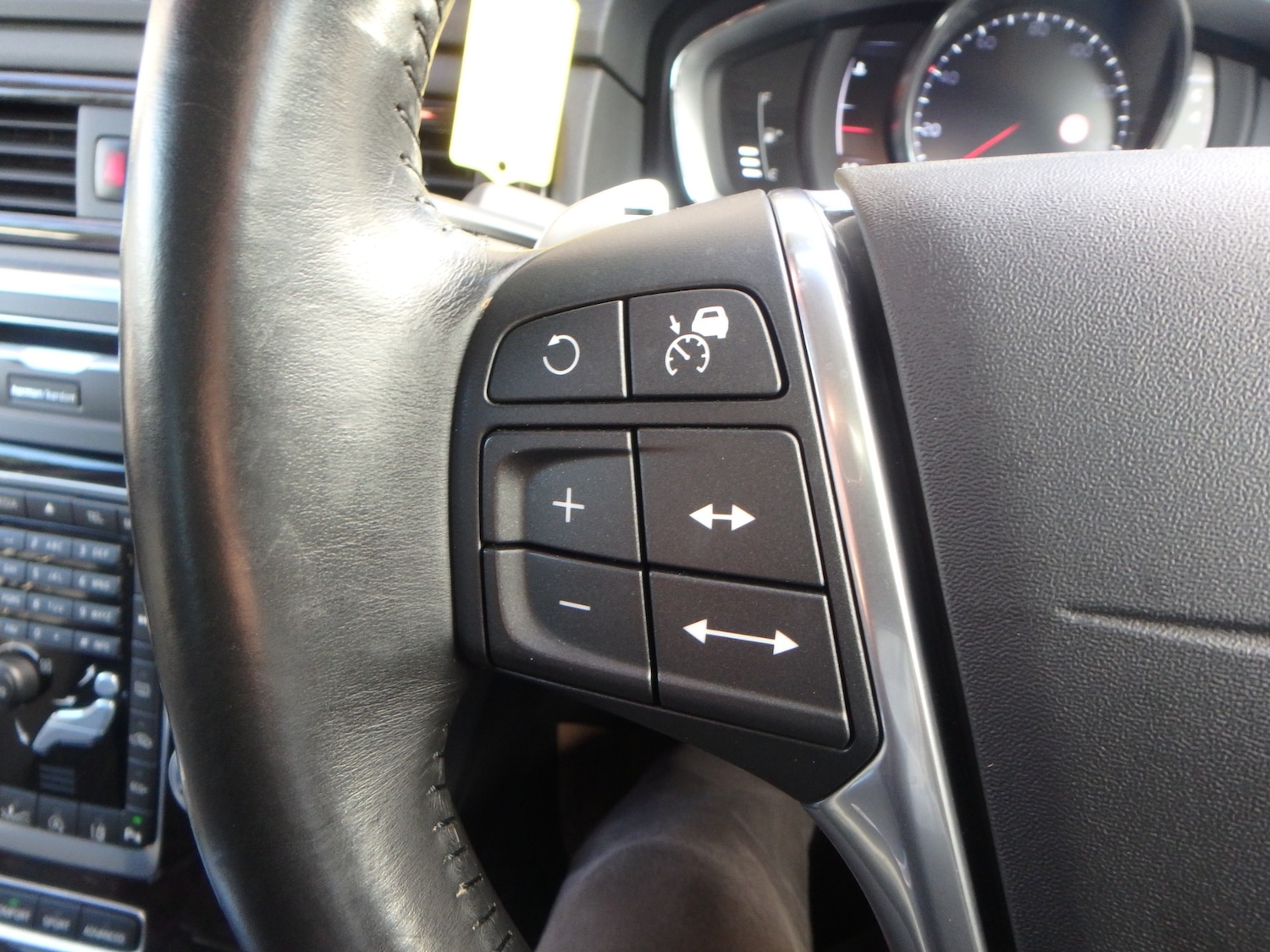 Used Volvo XC70 2015 for sale - 76577535: Photo 29