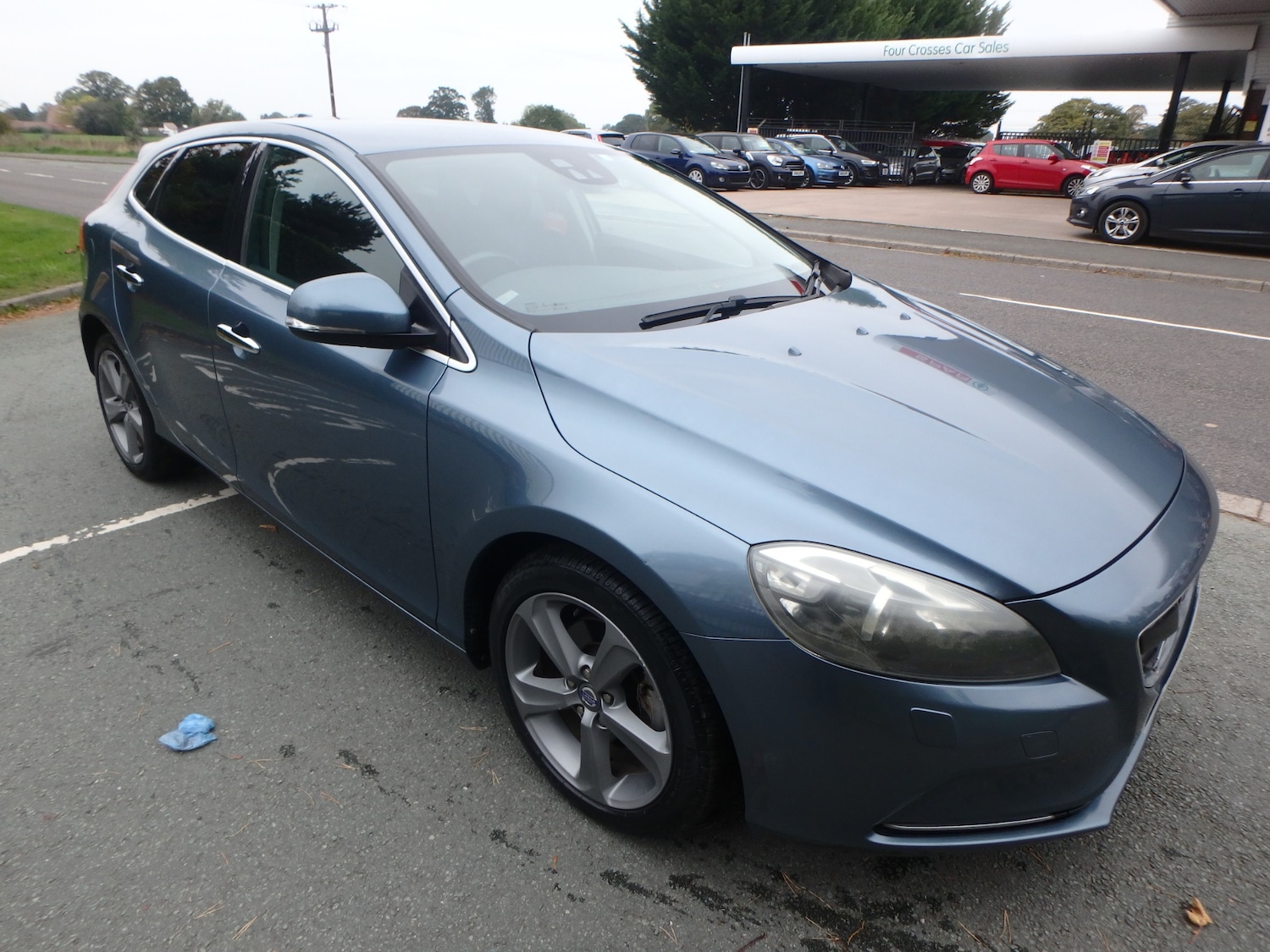 Used Volvo V40 2025 for sale - 76274892: Photo 1