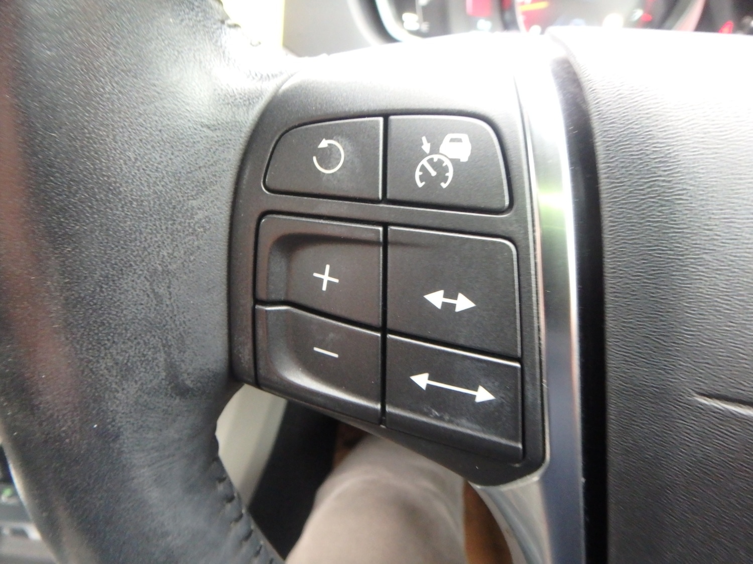 Used Volvo V40 2025 for sale - 76274892: Photo 22