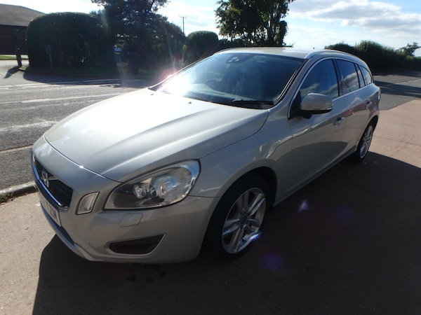 Used Volvo V60 2025 for sale - 76037485: Photo 3