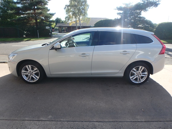 Used Volvo V60 2025 for sale - 76037485: Photo 4
