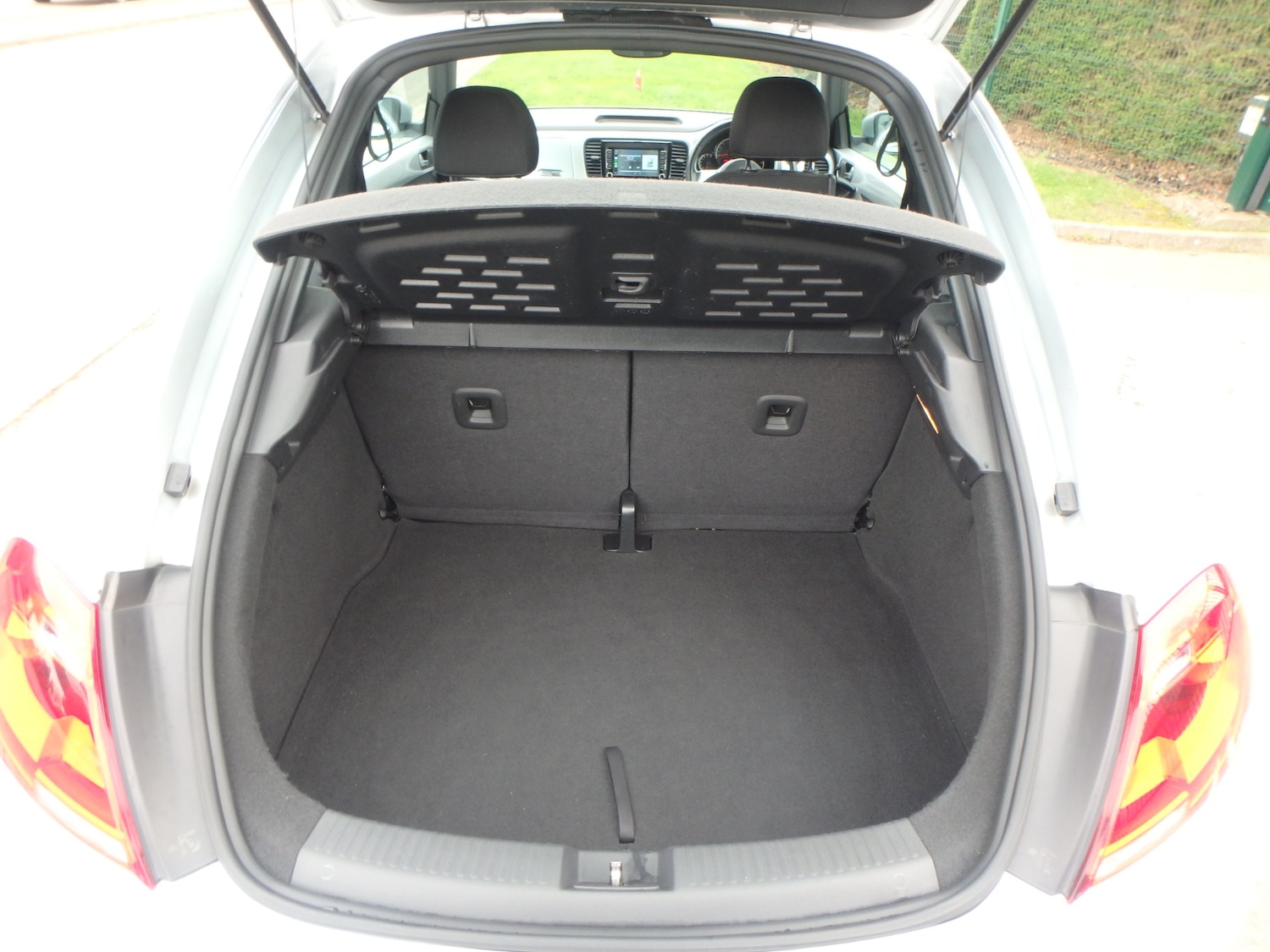 Used Volkswagen Beetle 2012 for sale - 77732341: Photo 10