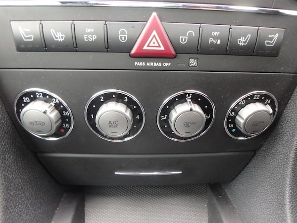 Used Mercedes-Benz SLK 2009 for sale - 76302594: Photo 21