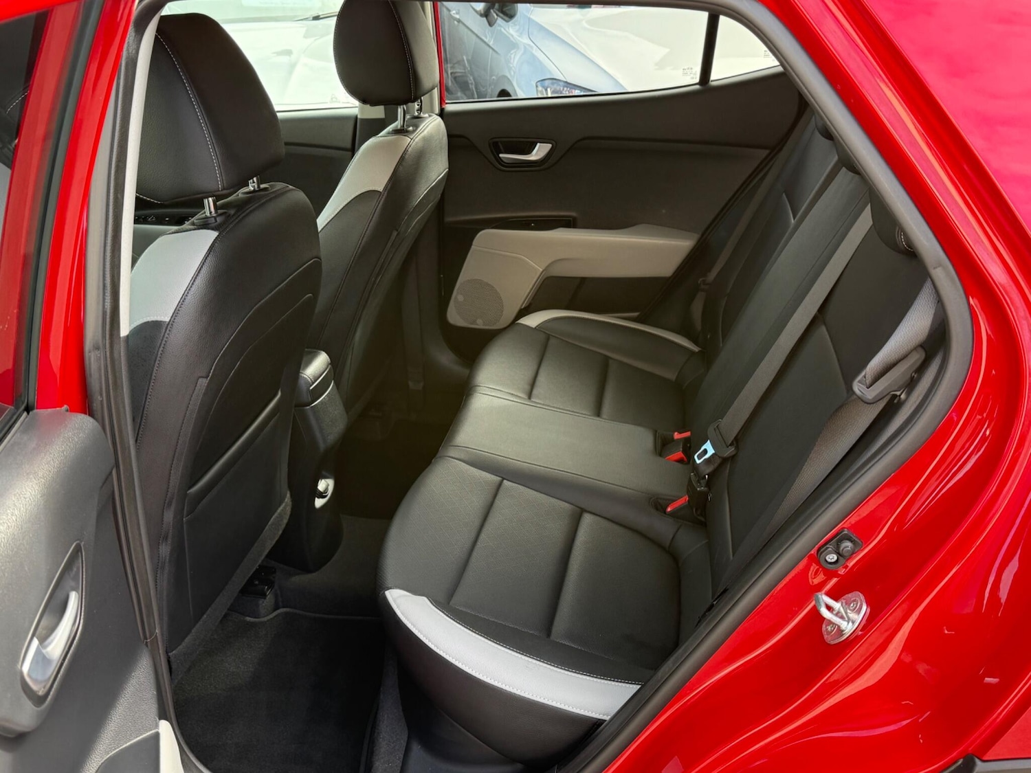 Used Kia Stonic 2018 for sale - 76572070: Photo 14