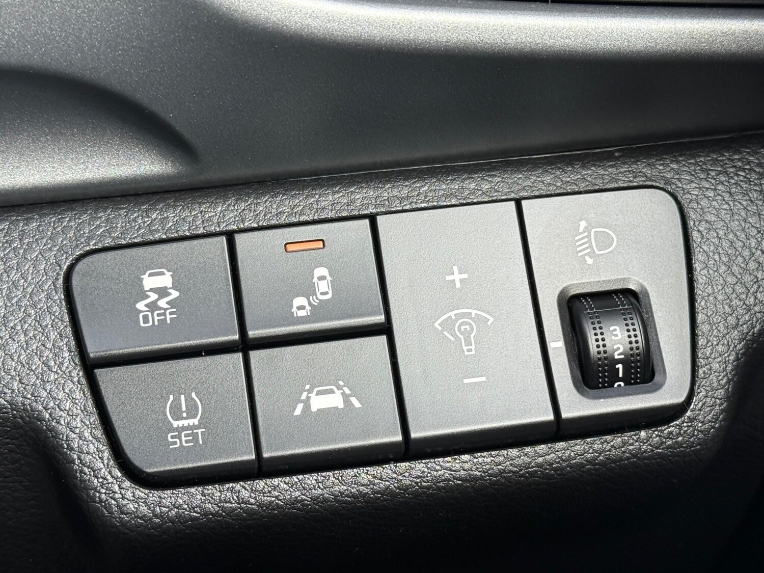 Used Kia Stonic 2018 for sale - 76572070: Photo 28