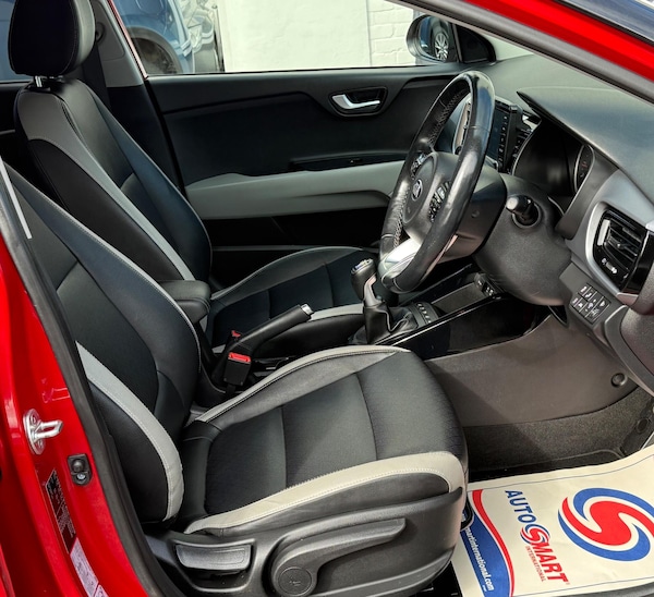 Used Kia Stonic 2018 for sale - 76020472: Photo 11