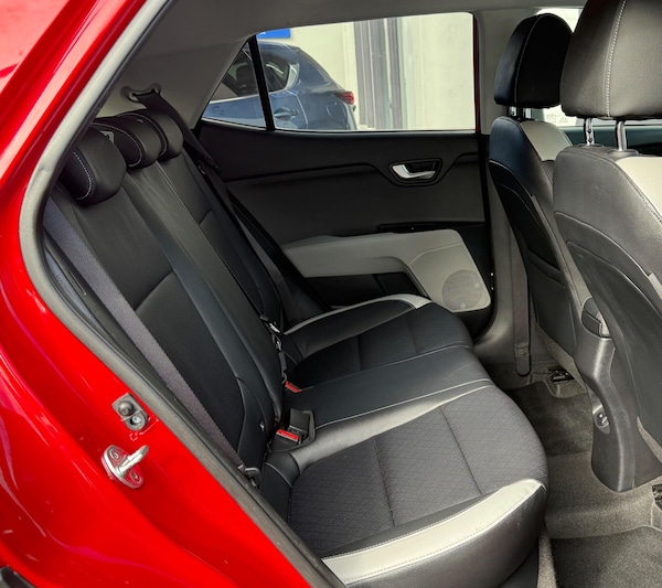 Used Kia Stonic 2018 for sale - 76020472: Photo 15