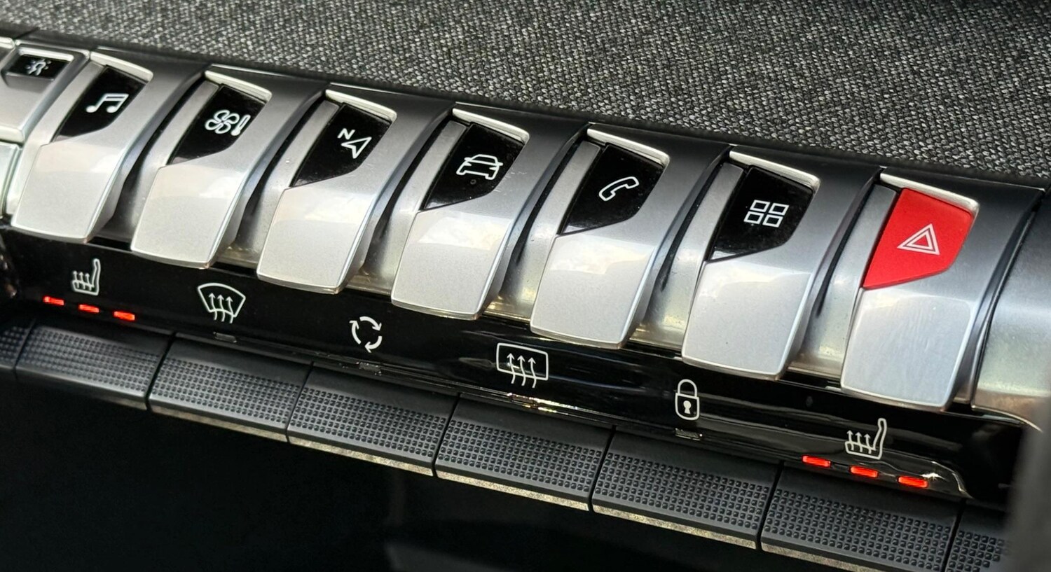 Used Peugeot 3008 2018 for sale - 76573464: Photo 30