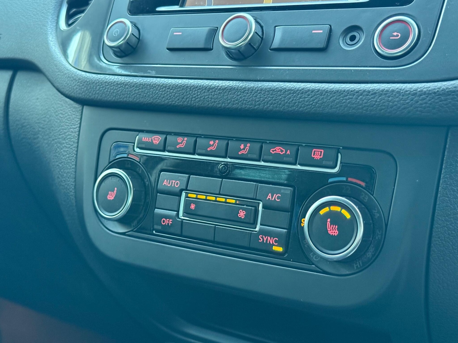 Used Volkswagen Tiguan 2015 for sale - 77091035: Photo 6