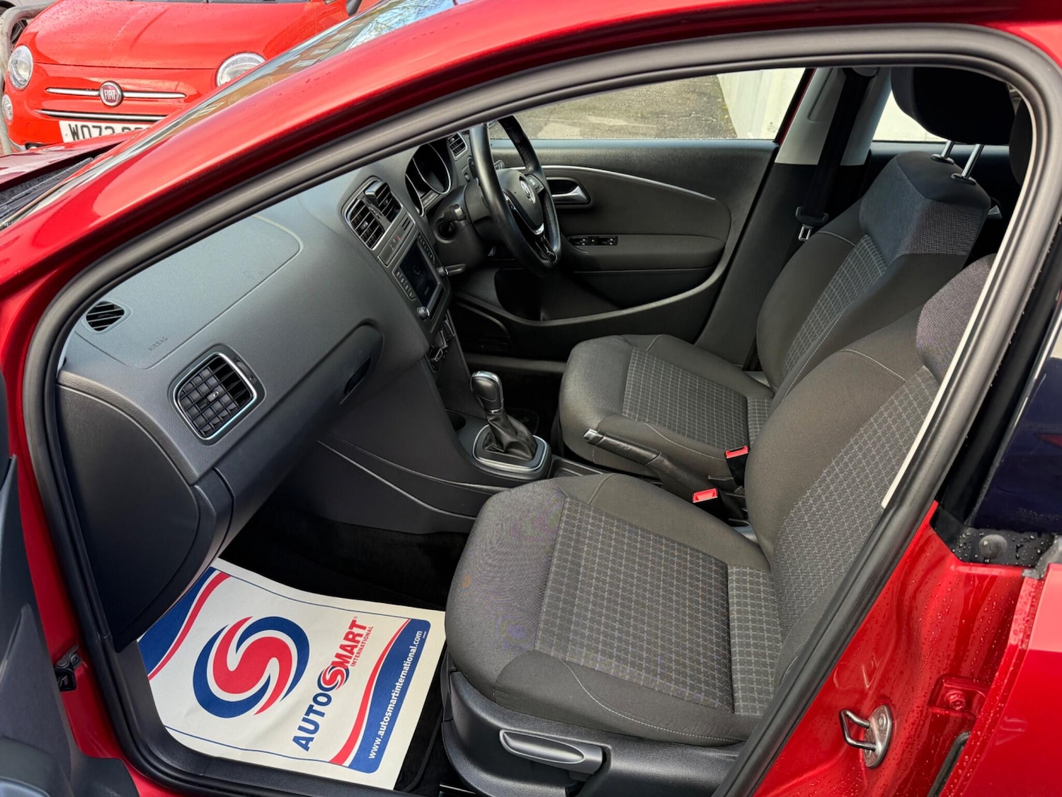 Used Volkswagen Polo 2015 for sale - 76742467: Photo 9