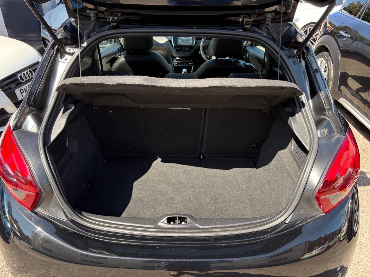 Used Peugeot 208 2015 for sale - 76573365: Photo 30