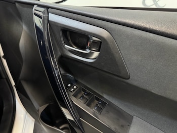 Used Toyota Auris 2015 for sale - 76395615: Photo