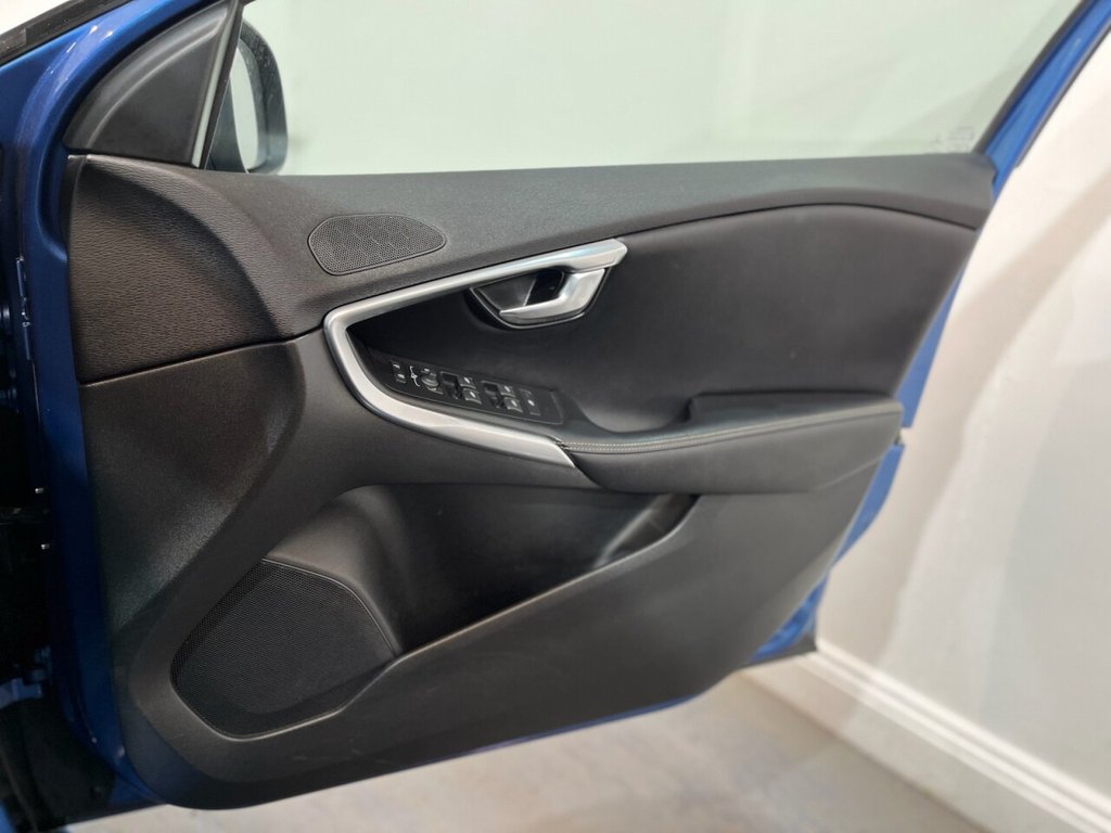 Used Volvo V40 2017 for sale - 77153211: Photo 10