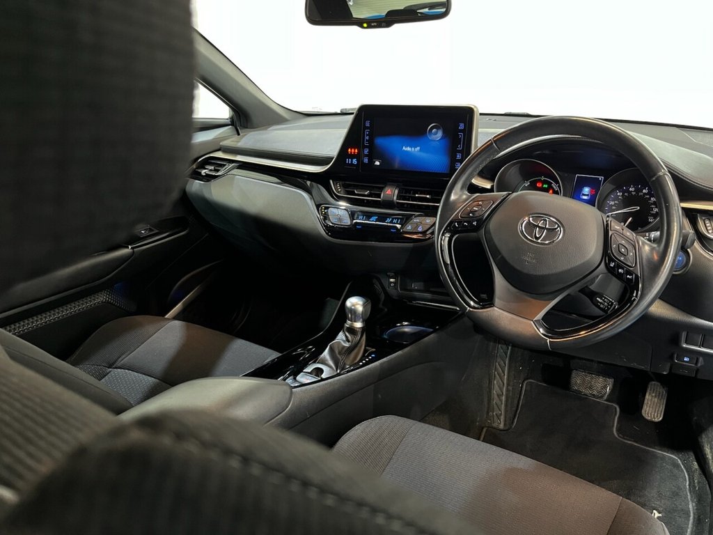 Used Toyota C-HR 2018 for sale - 77133175: Photo 18