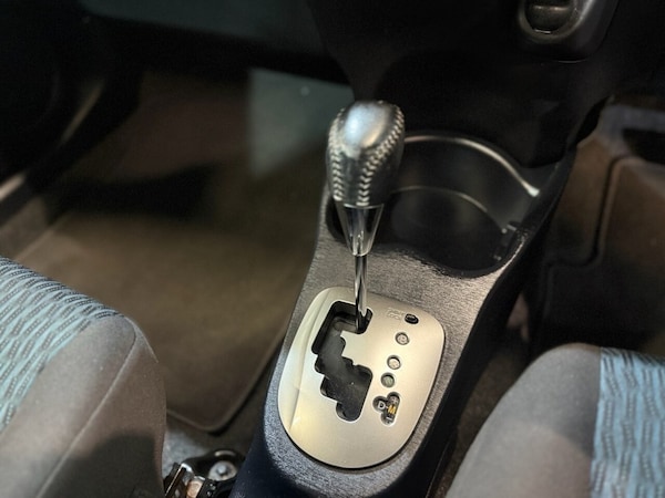 Used Toyota Yaris 2012 for sale - 76210478: Photo 19