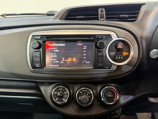 Used Toyota Yaris 2012 for sale - 76210478: Photo 24