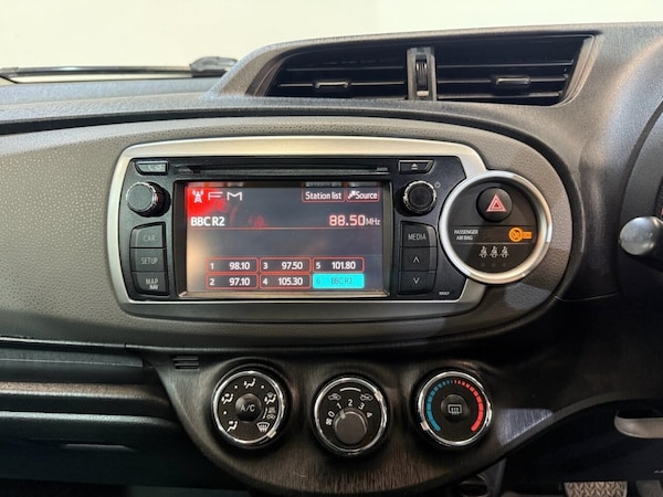 Used Toyota Yaris 2012 for sale - 76210478: Photo 26