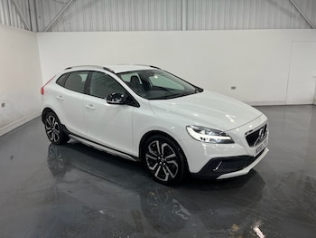 Used Volvo V40 Cross Country 2018 for sale - 78645152: Photo