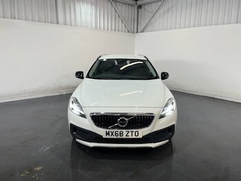 Used Volvo V40 Cross Country 2018 for sale - 78645152: Photo