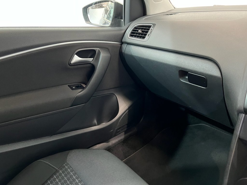 Used Volkswagen Polo 2015 for sale - 77734232: Photo 15
