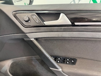 Used Volkswagen Golf 2017 for sale - 76569752: Photo