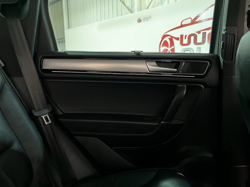 Used Volkswagen Touareg 2016 for sale - 76973391: Photo 20