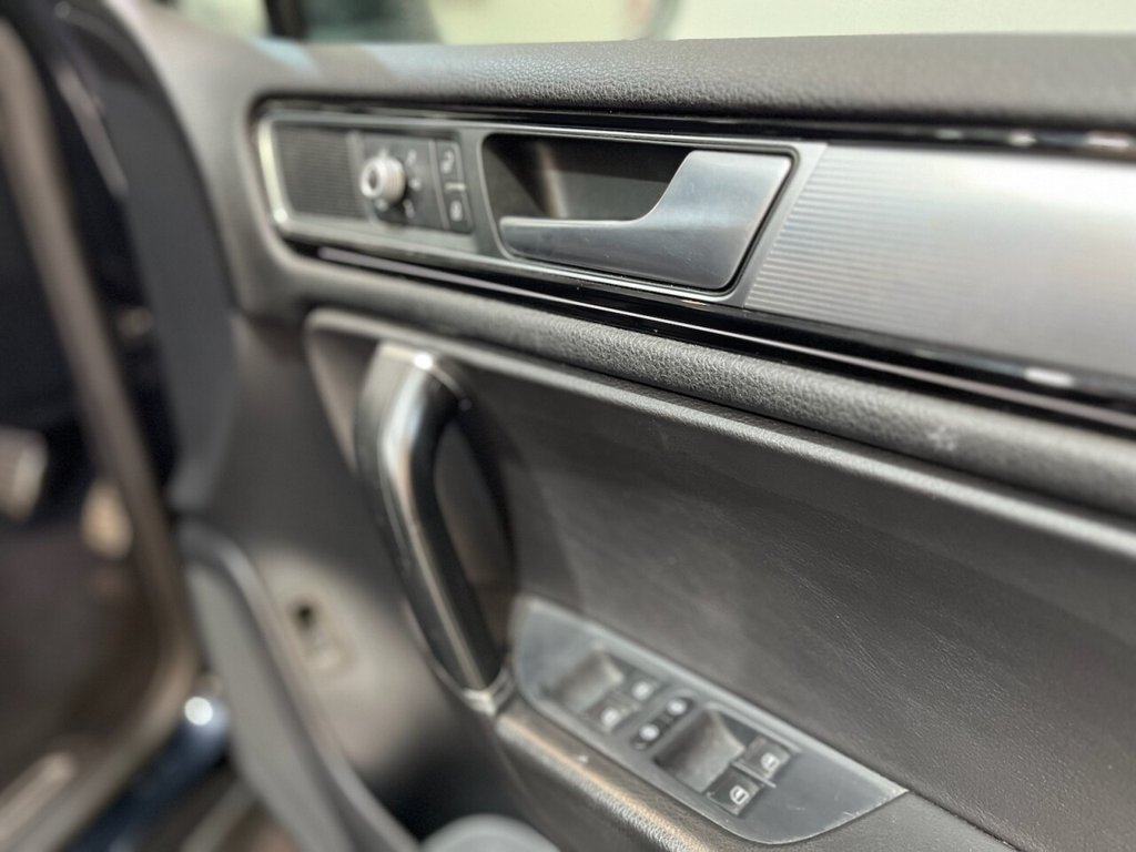 Used Volkswagen Touareg 2016 for sale - 76973391: Photo 26