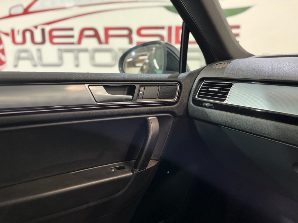 Used Volkswagen Touareg 2016 for sale - 76973391: Photo 36