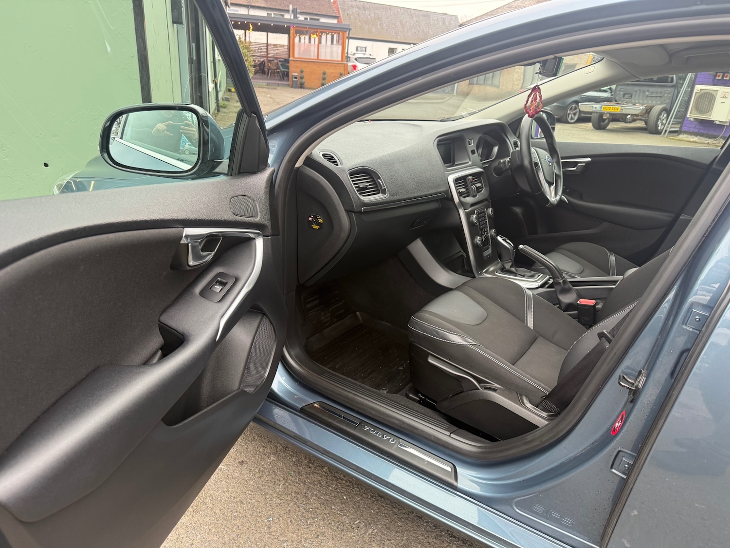 Used Volvo V40 2013 for sale - 77888479: Photo 14