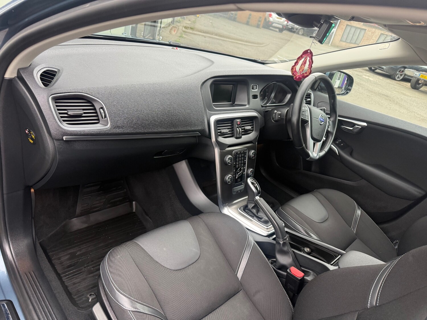 Used Volvo V40 2013 for sale - 77888479: Photo 17