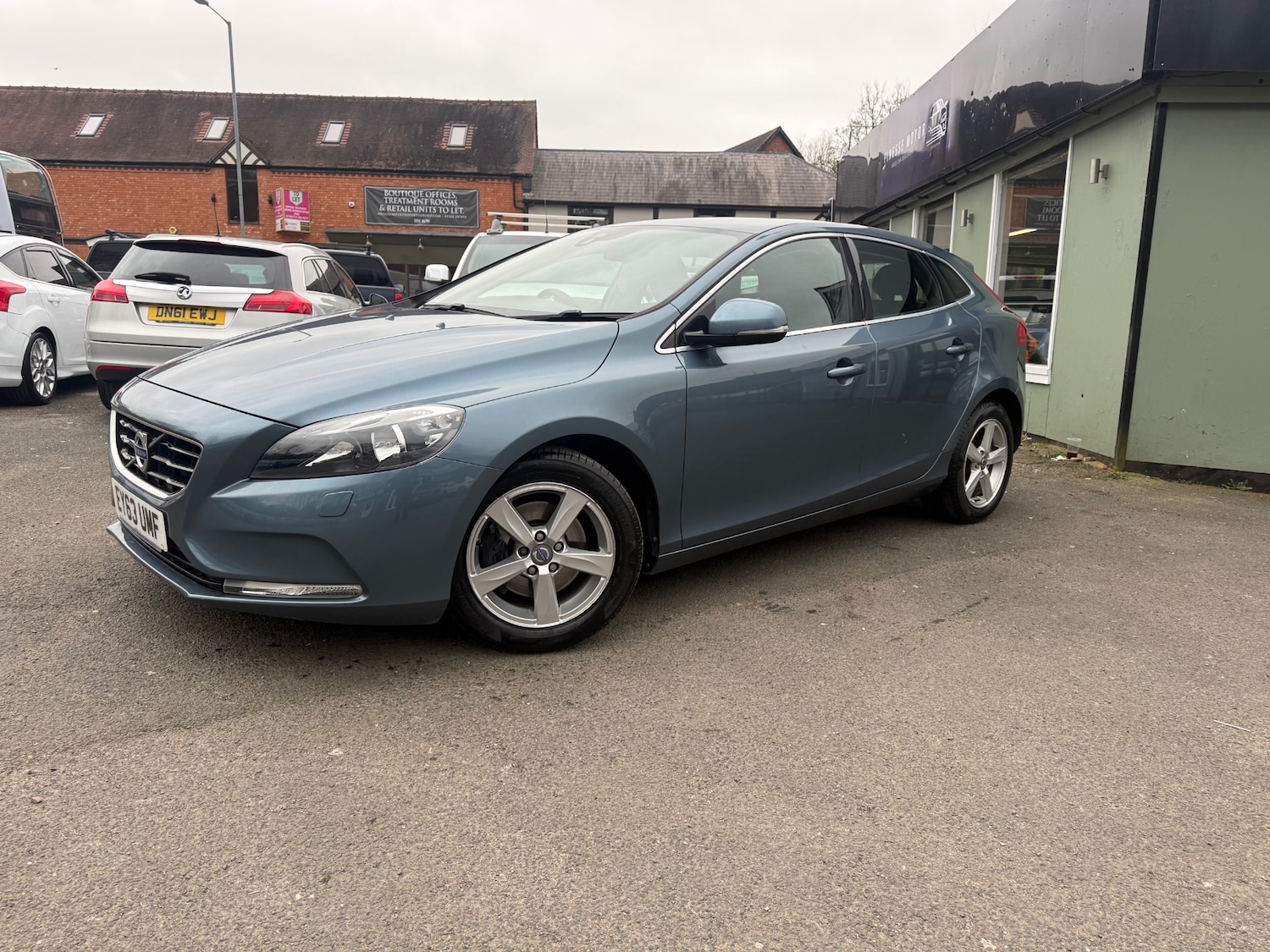Used Volvo V40 2013 for sale - 77888479: Photo 2