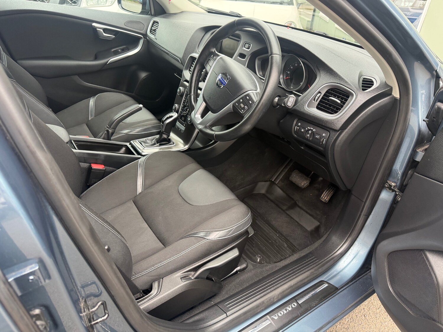 Used Volvo V40 2013 for sale - 77888479: Photo 26