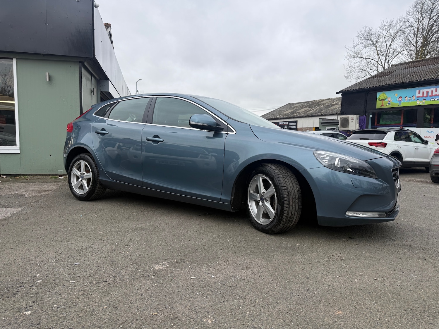 Used Volvo V40 2013 for sale - 77888479: Photo 4
