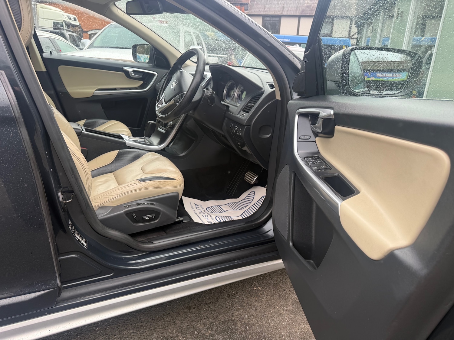 Used Volvo XC60 2012 for sale - 77873718: Photo 25