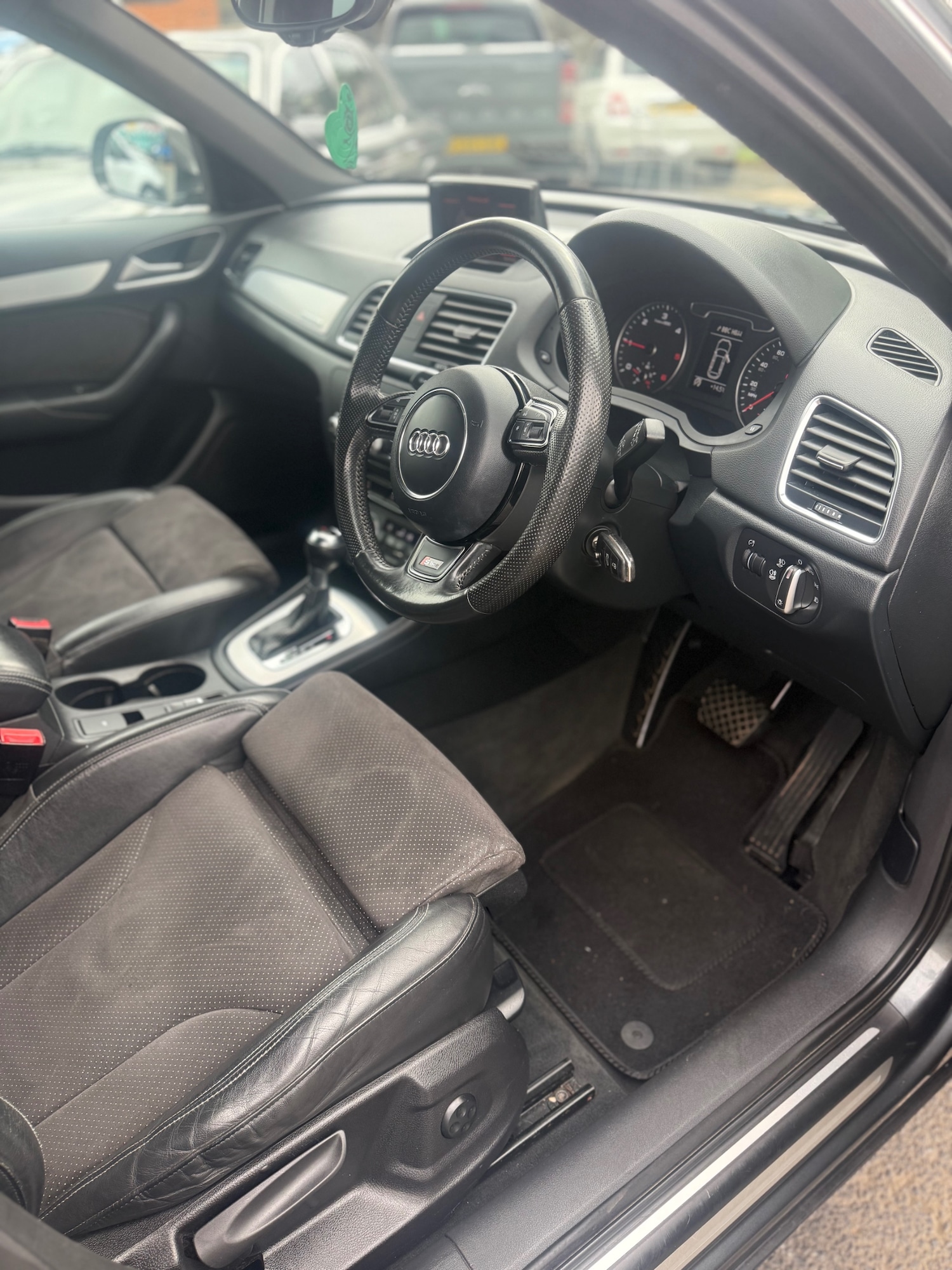 Used Audi Q3 2012 for sale - 76232148: Photo 11