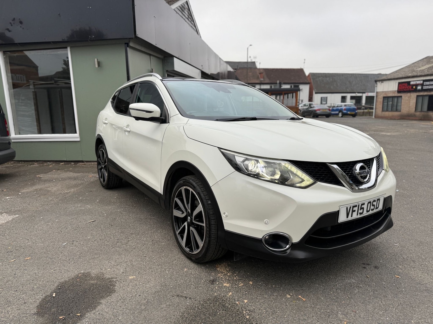 Used Nissan Qashqai 2015 for sale - 76305847: Photo 2