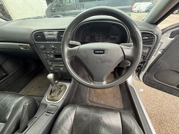 Used Volvo S40 2002 for sale - 76223827: Photo 2